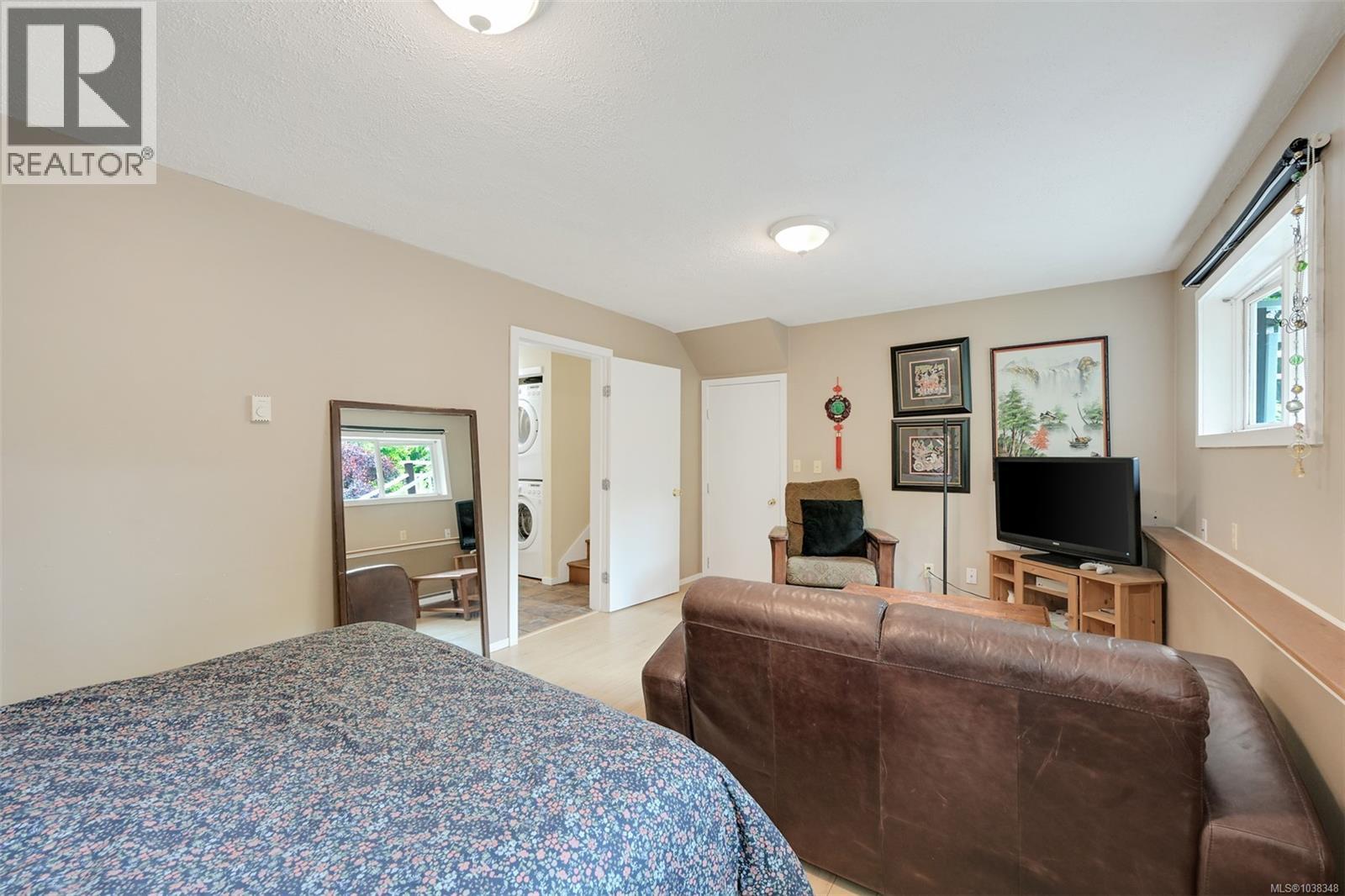 2340 Macdonald Rd - 44