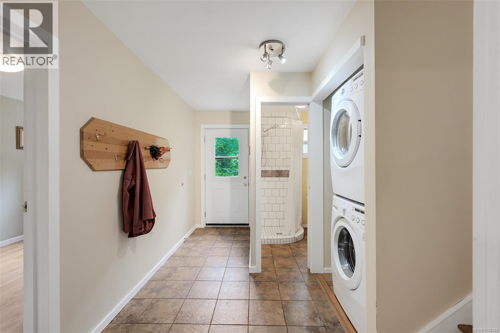 2340 Macdonald Rd - 45