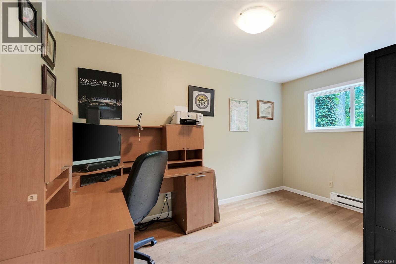 2340 Macdonald Rd - 49