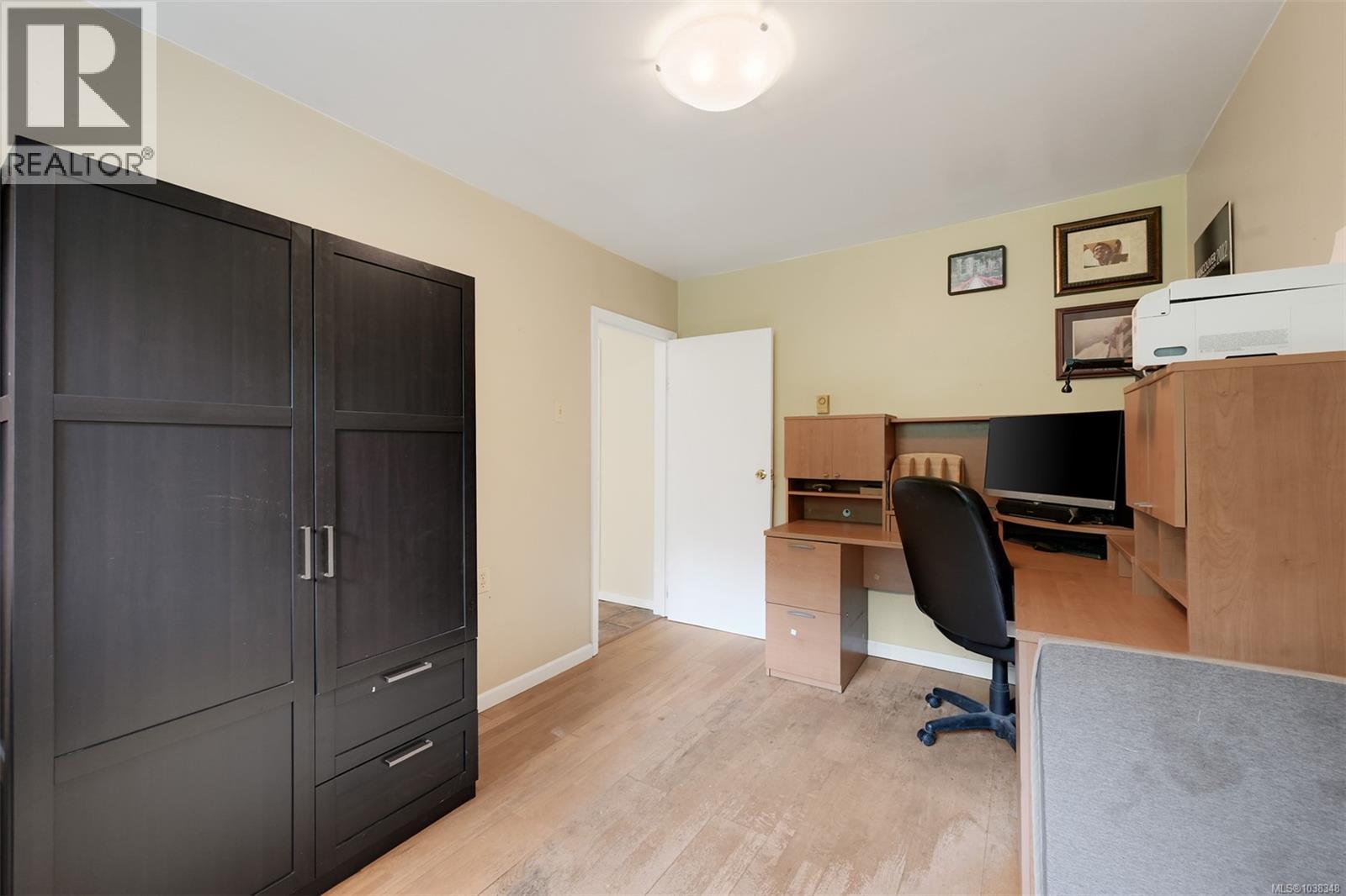 2340 Macdonald Rd - 50