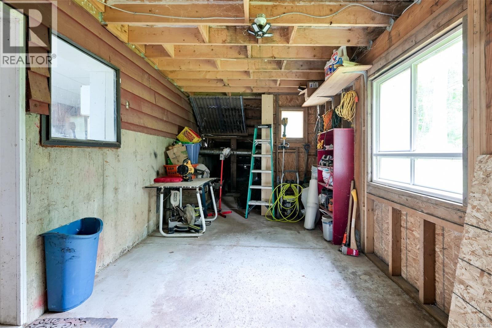 2340 Macdonald Rd - 54