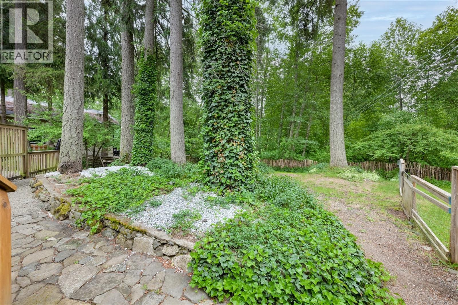 2340 Macdonald Rd - 58
