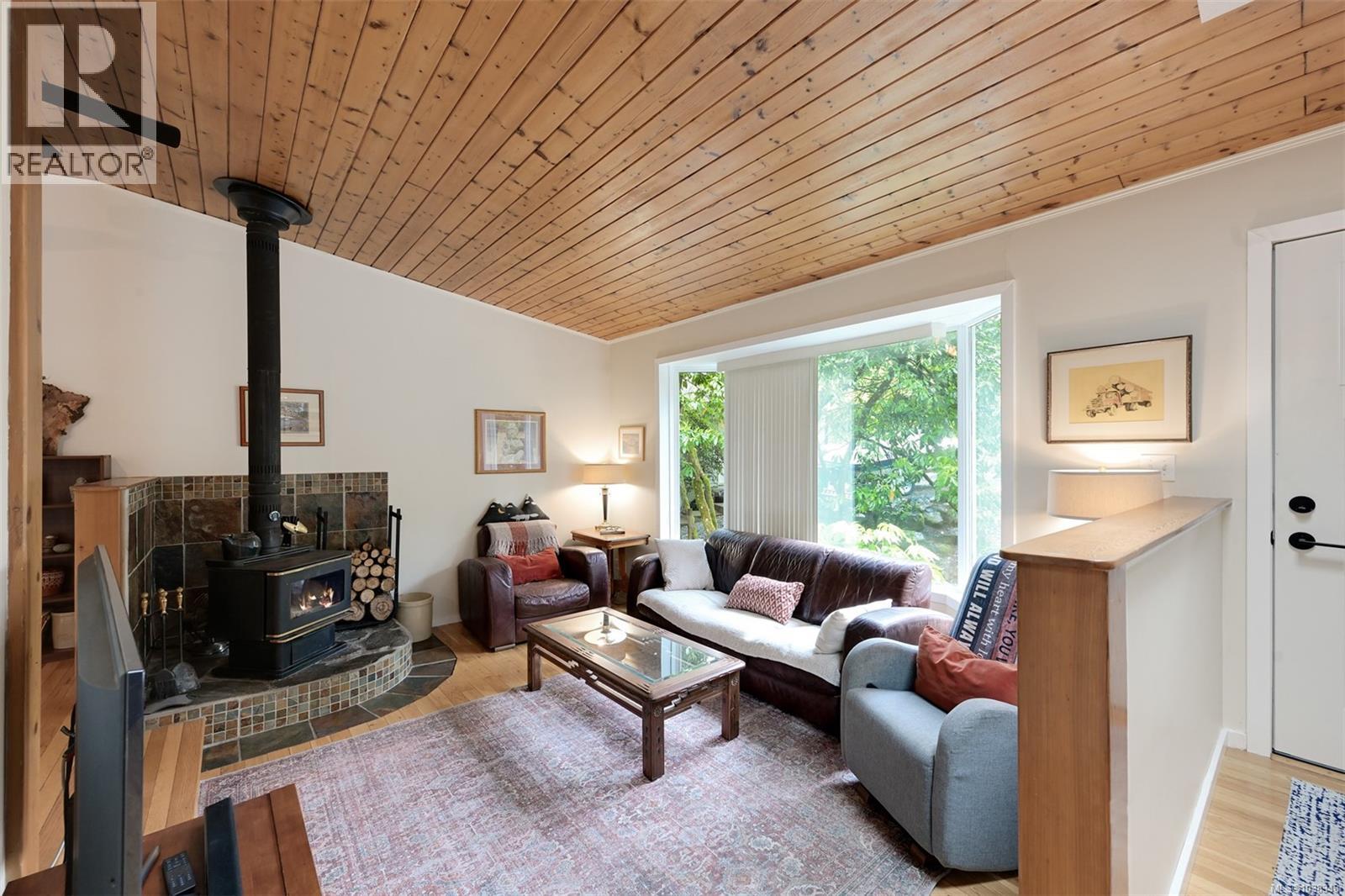2340 Macdonald Rd - 6