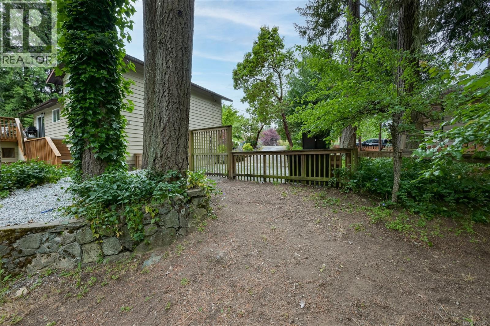 2340 Macdonald Rd - 62