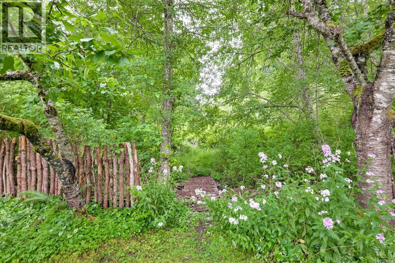 2340 Macdonald Rd - 66