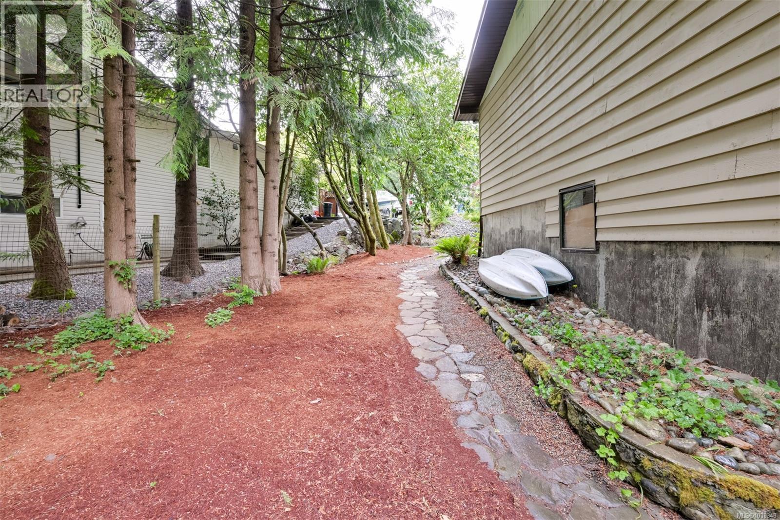 2340 Macdonald Rd - 72
