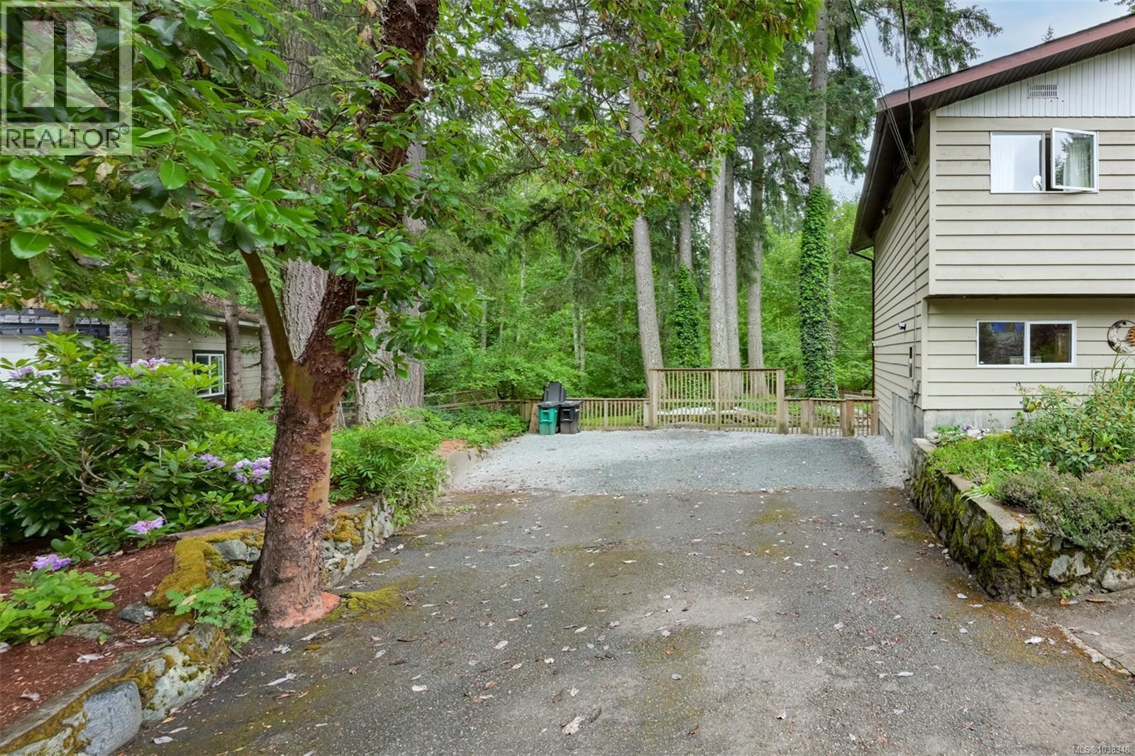 2340 Macdonald Rd - 75