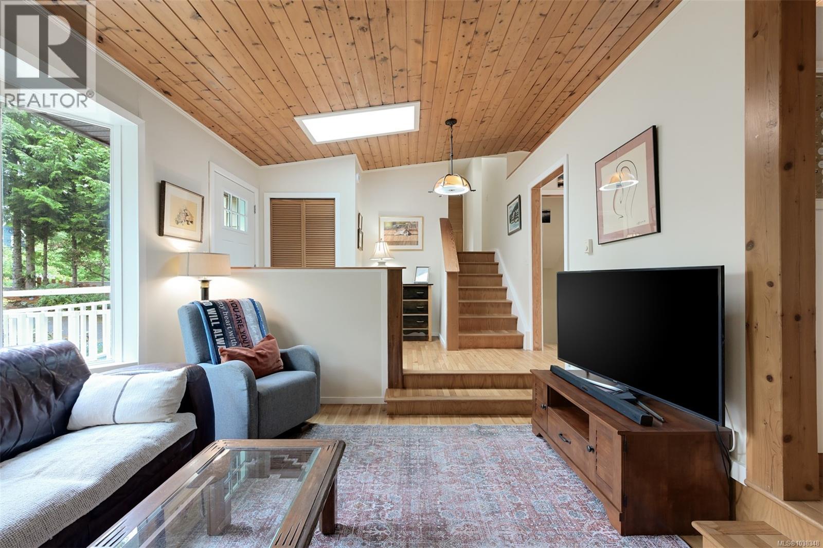 2340 Macdonald Rd - 8