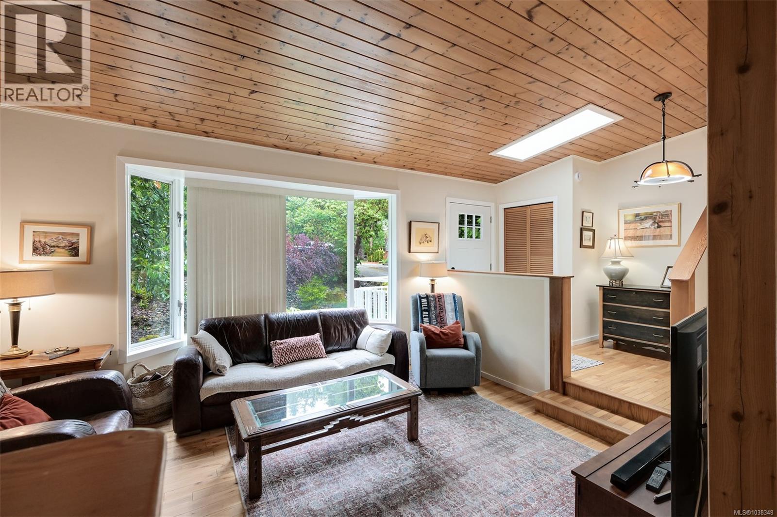 2340 Macdonald Rd - 9