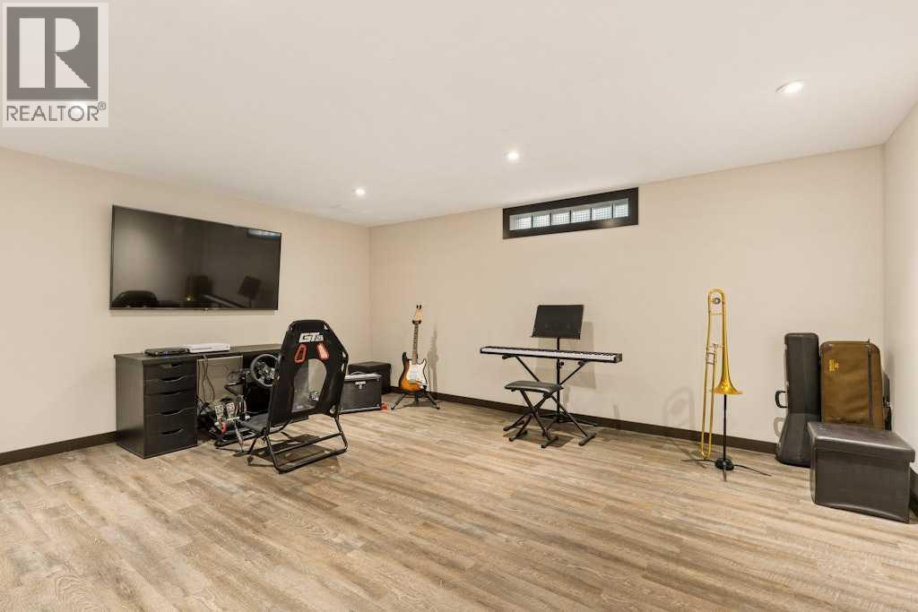 6216 Dalsby Road NW - 33