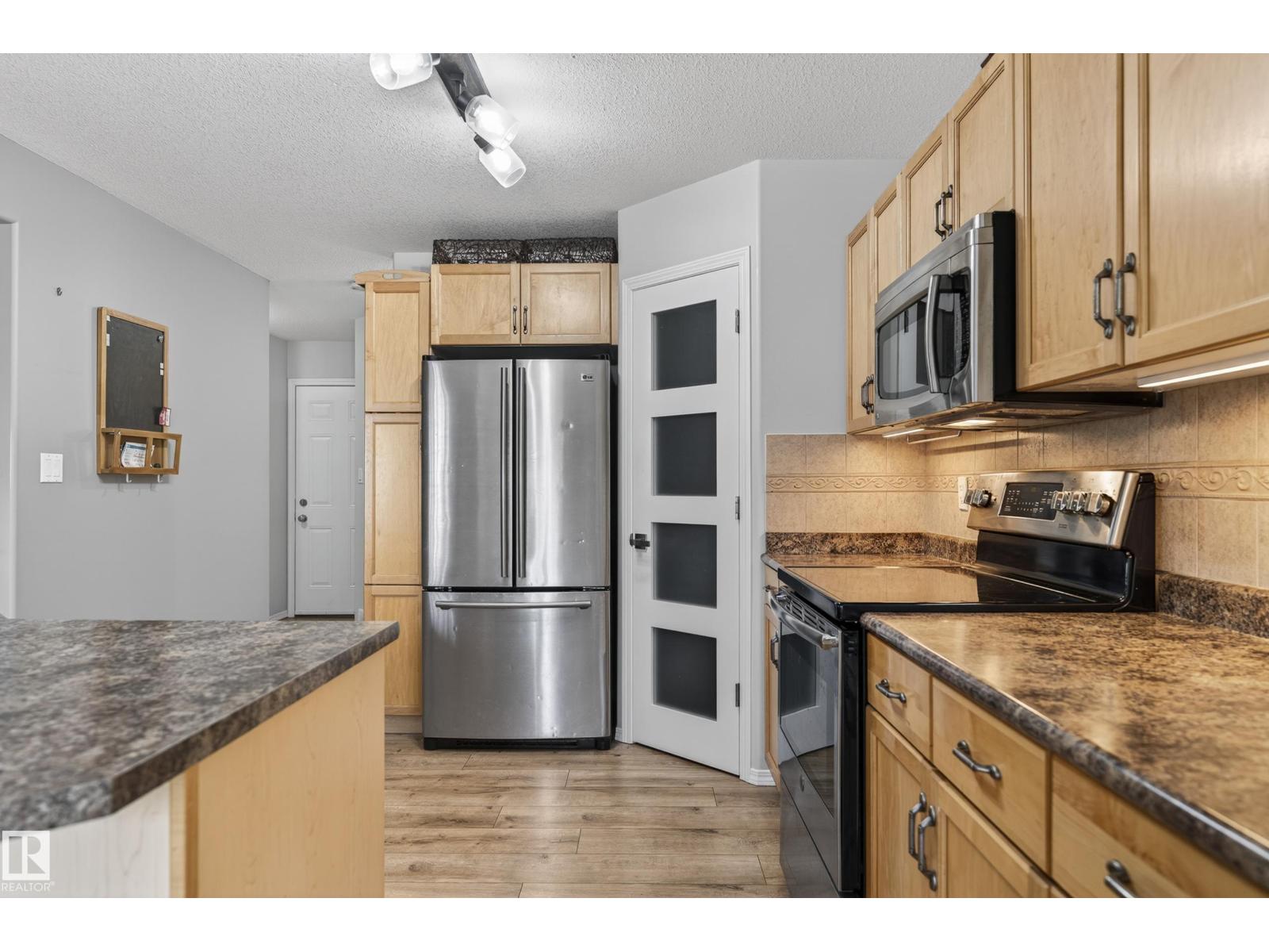 988 REGENCY DR - 14