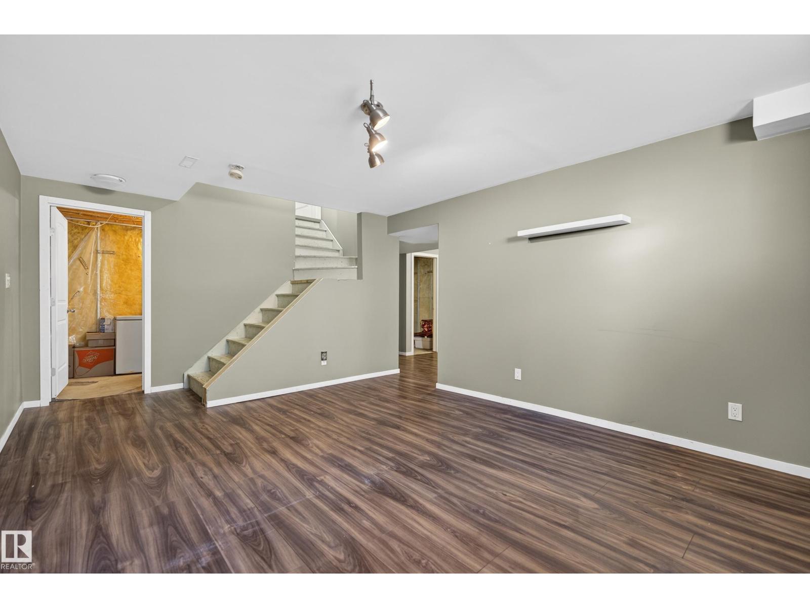 988 REGENCY DR - 34