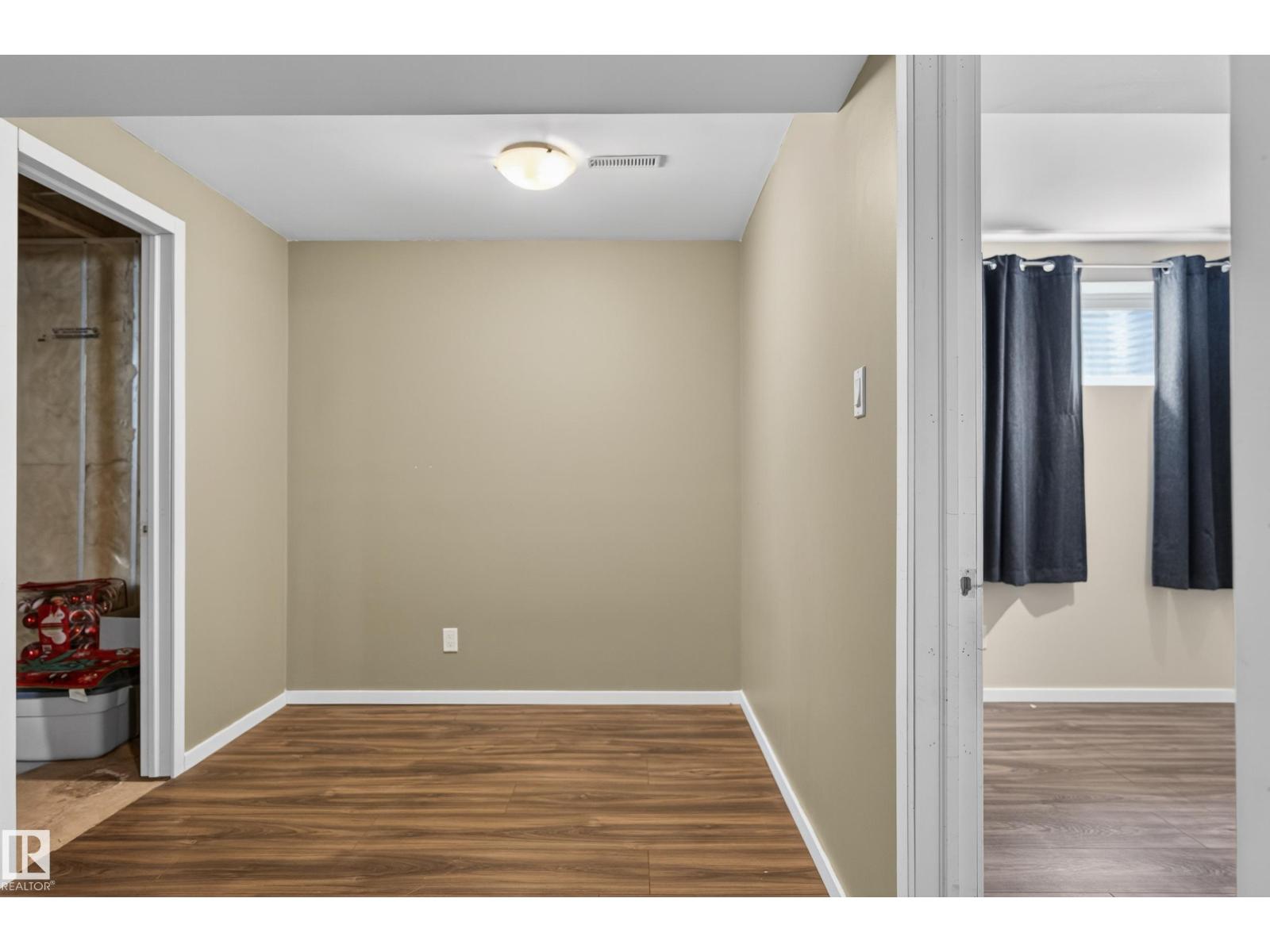 988 REGENCY DR - 35