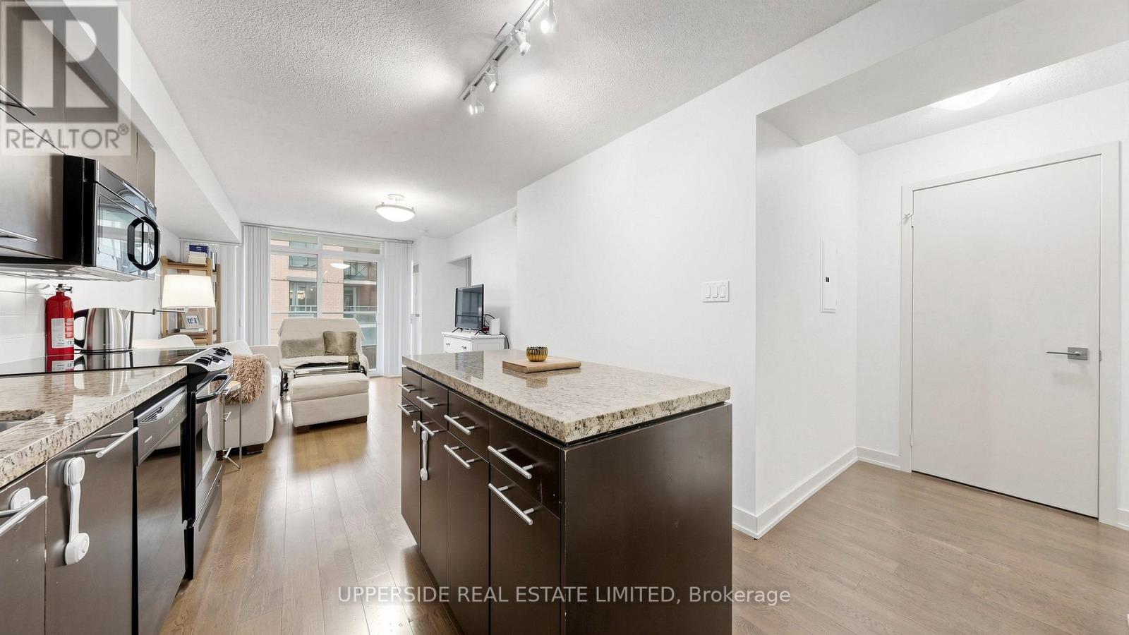 #607 126 SIMCOE STREET - 19