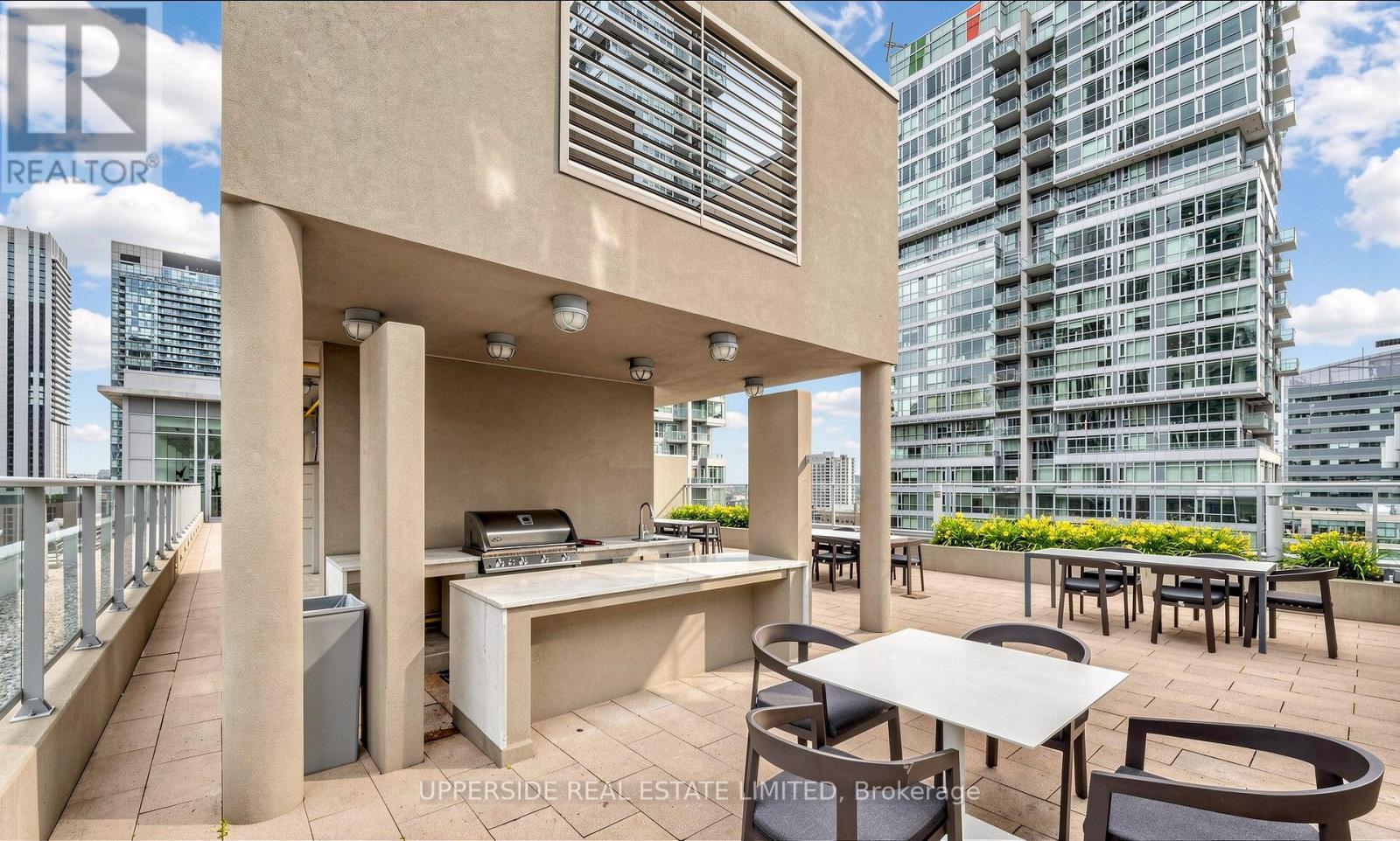 #607 126 SIMCOE STREET - 10