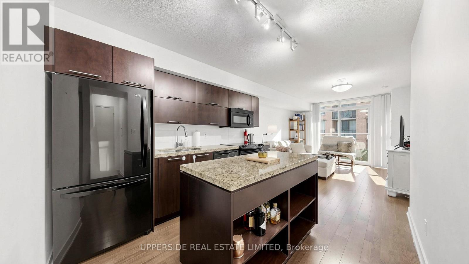 #607 126 SIMCOE STREET - 18