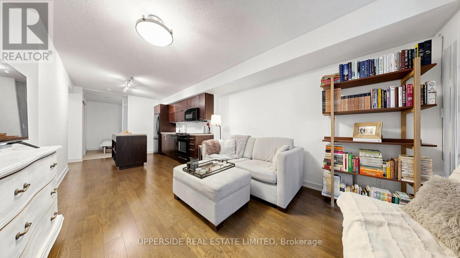 #607 126 SIMCOE STREET - 21