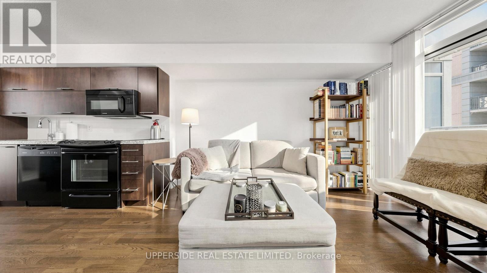 #607 126 SIMCOE STREET - 23
