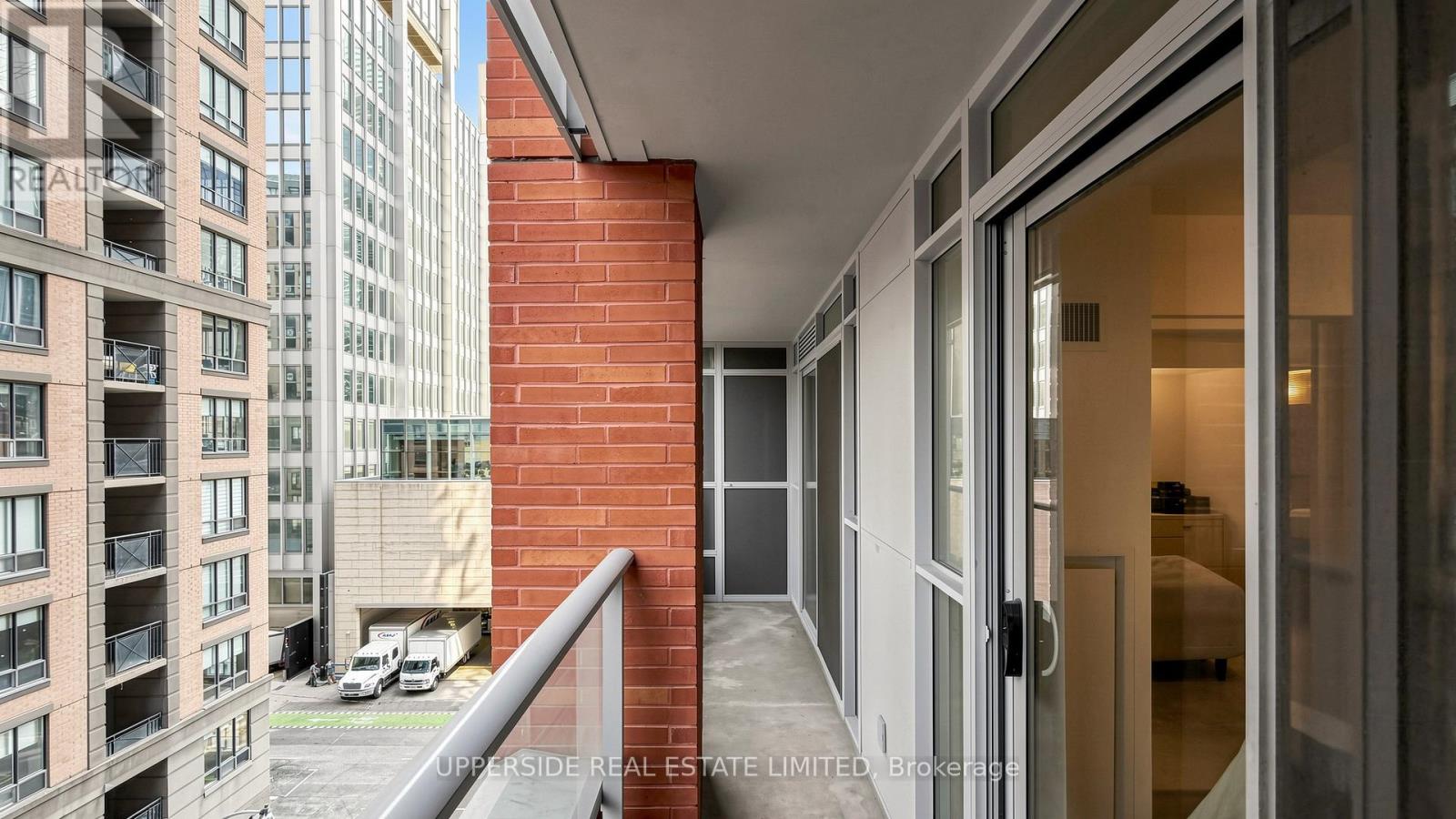 #607 126 SIMCOE STREET - 37