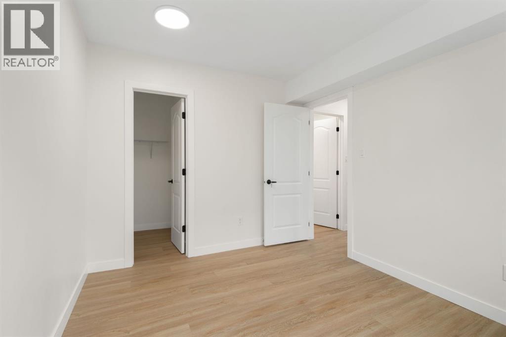 #4 1701 48 Street SE - 17