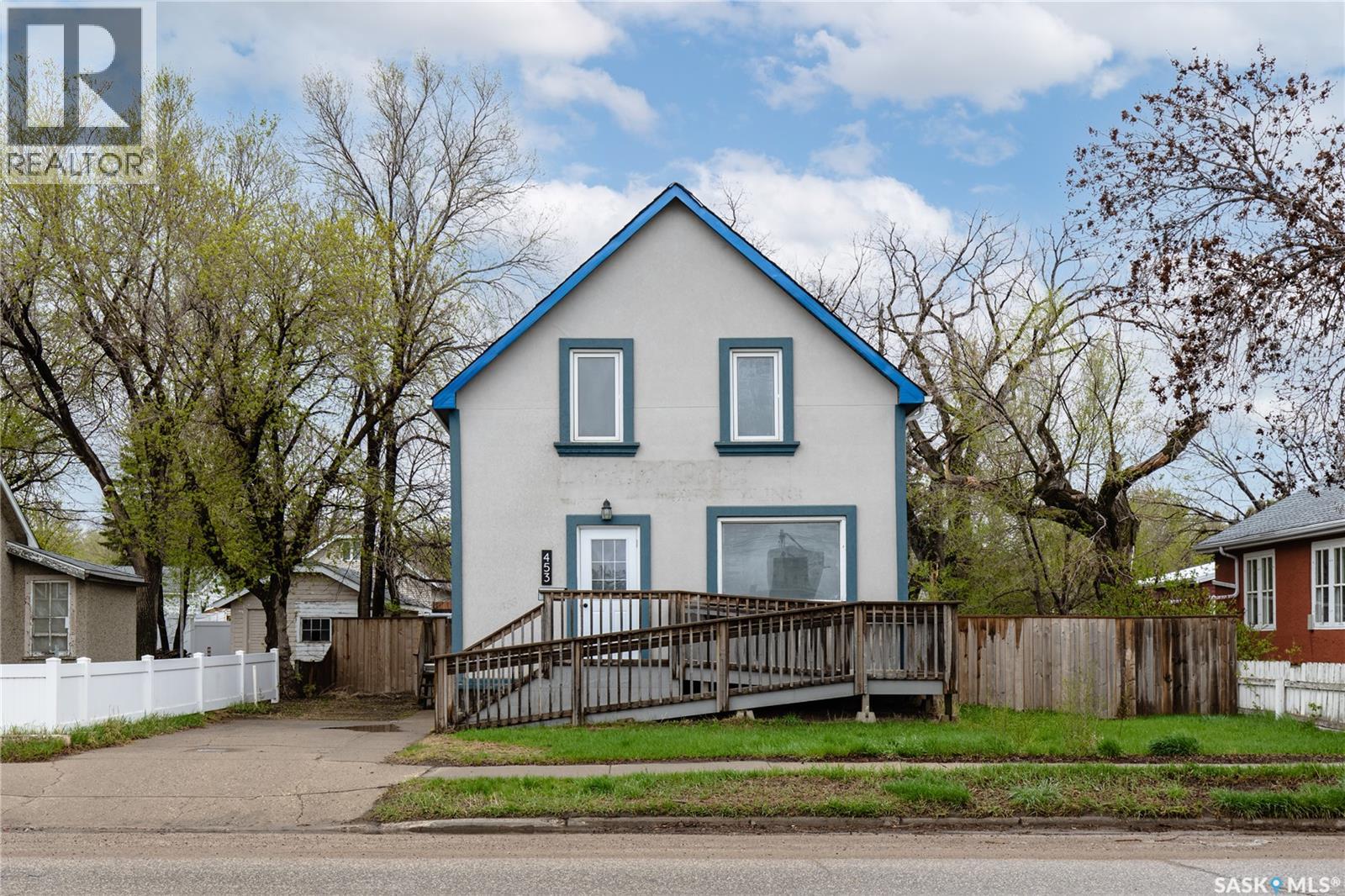 453 LILLOOET STREET W - 2