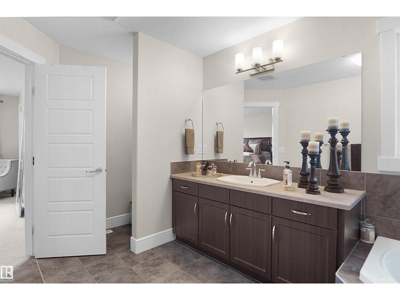 16779 122 ST NW - 43
