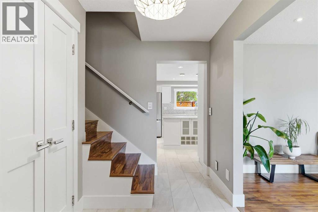 423 Lake Simcoe Crescent SE - 24