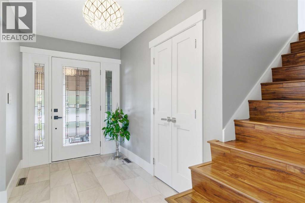 423 Lake Simcoe Crescent SE - 4