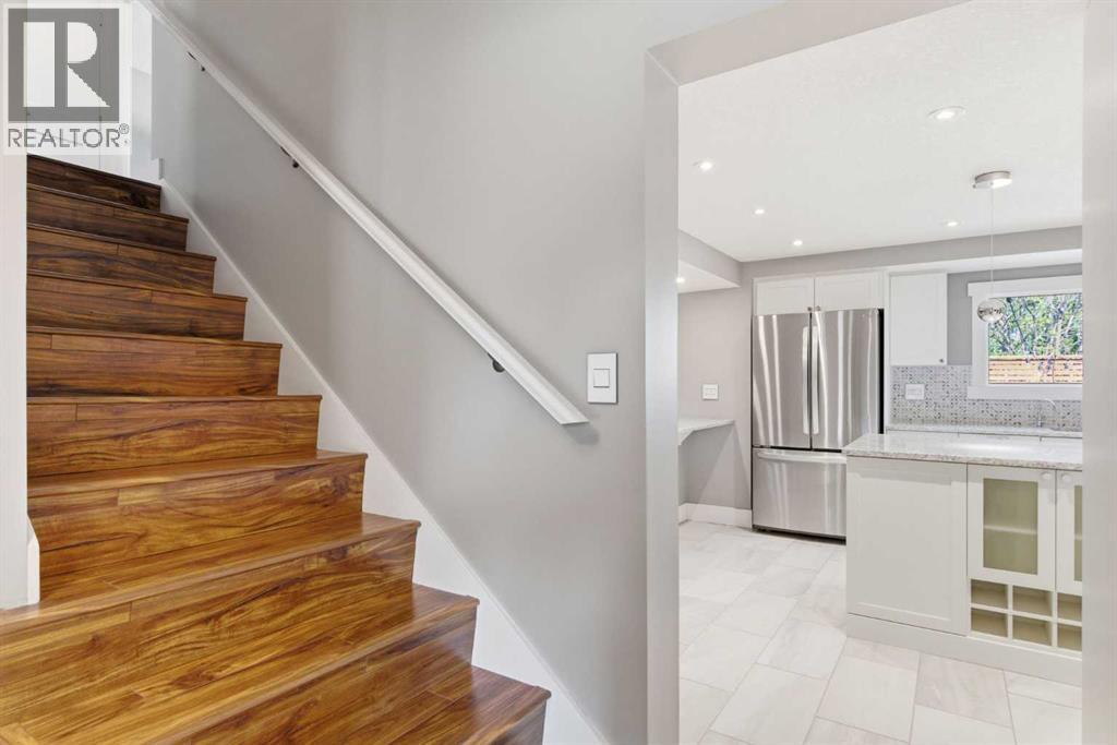 423 Lake Simcoe Crescent SE - 32