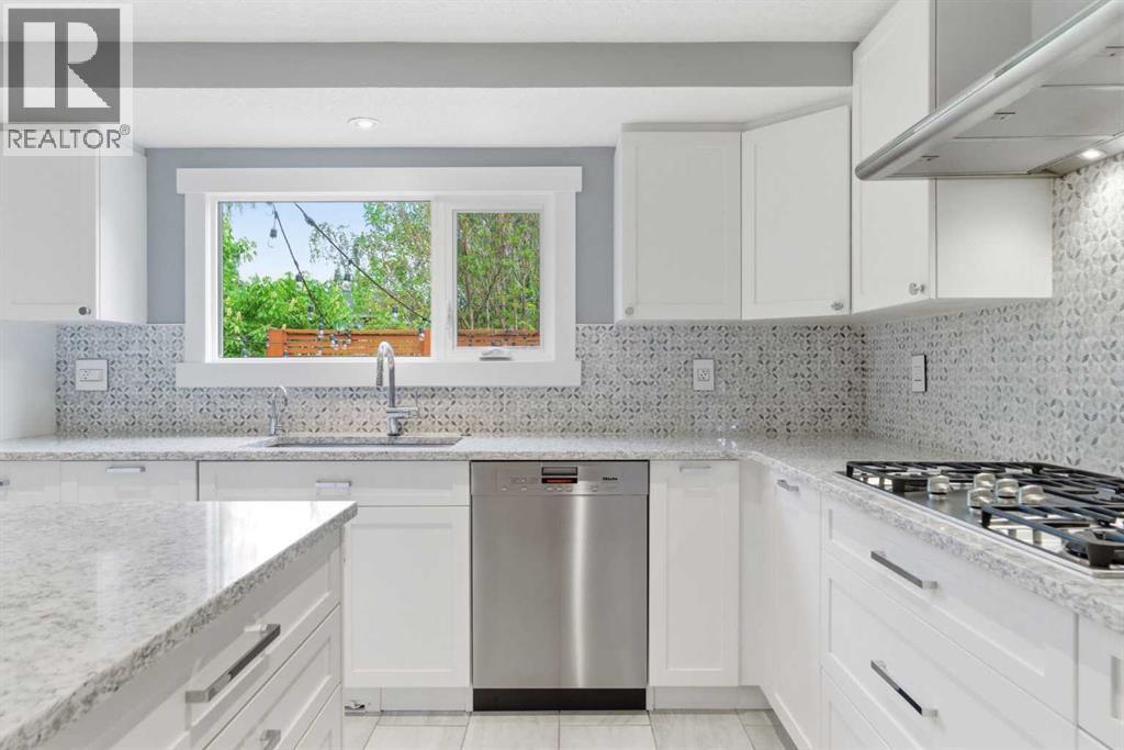 423 Lake Simcoe Crescent SE - 13