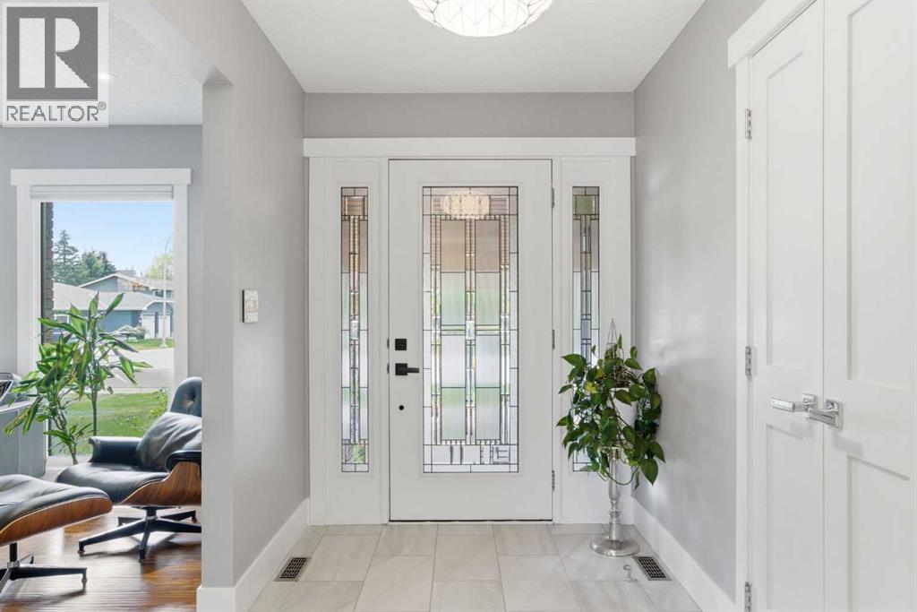 423 Lake Simcoe Crescent SE - Image 3