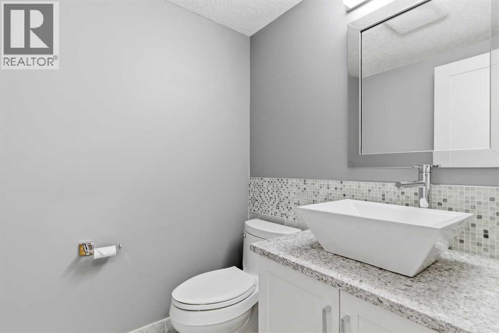 423 Lake Simcoe Crescent SE - 23