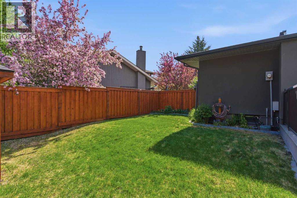 423 Lake Simcoe Crescent SE - 45