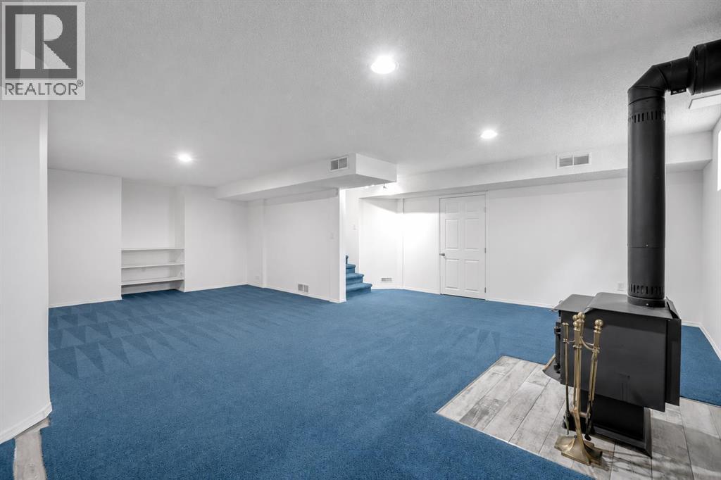 12 Chaparral Crescent SE - 32