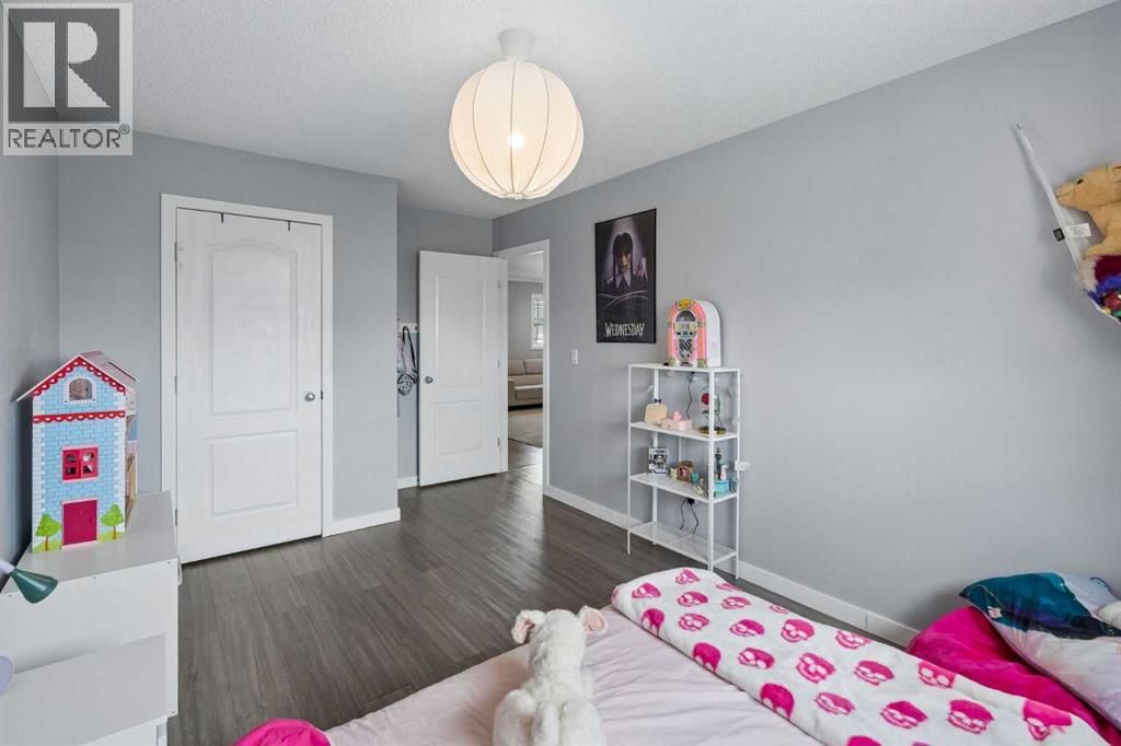105 Royal Birch Crescent NW - 29