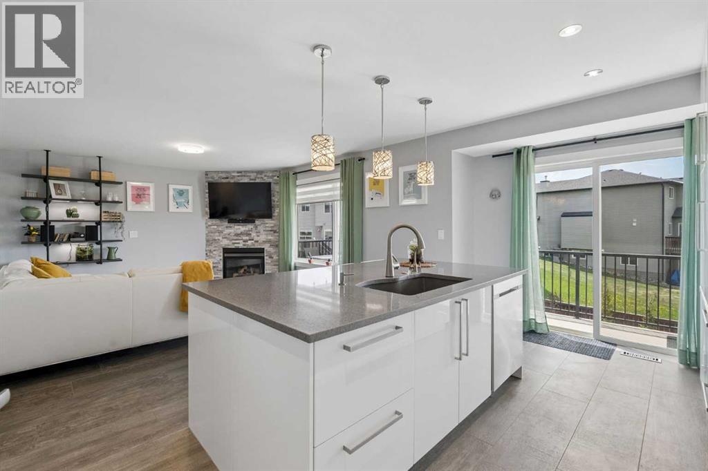 105 Royal Birch Crescent NW - 14