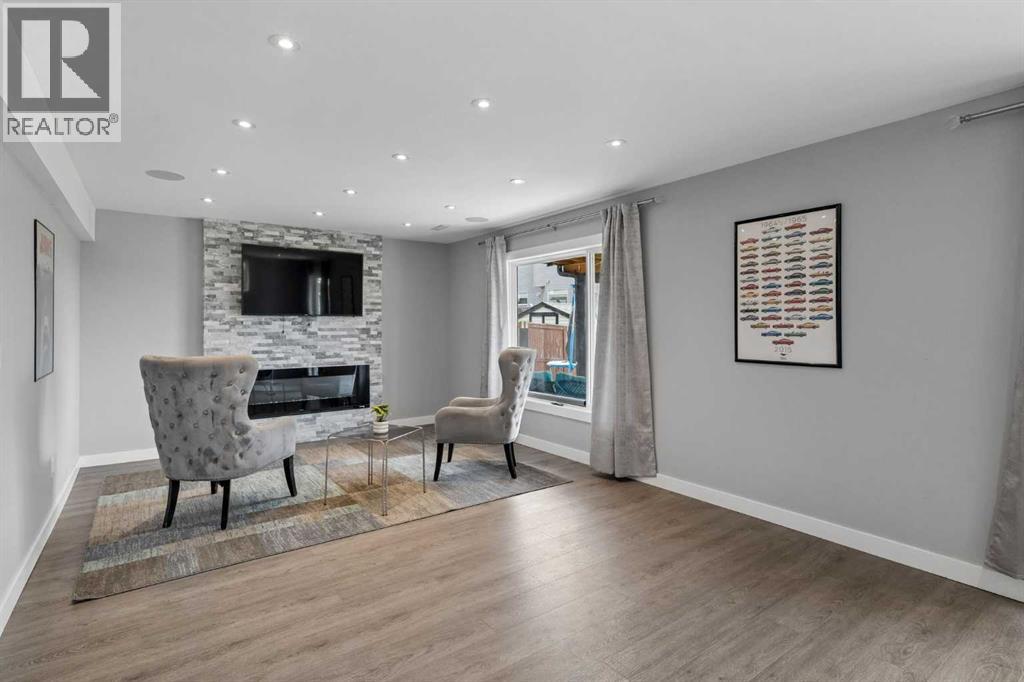 105 Royal Birch Crescent NW - 35