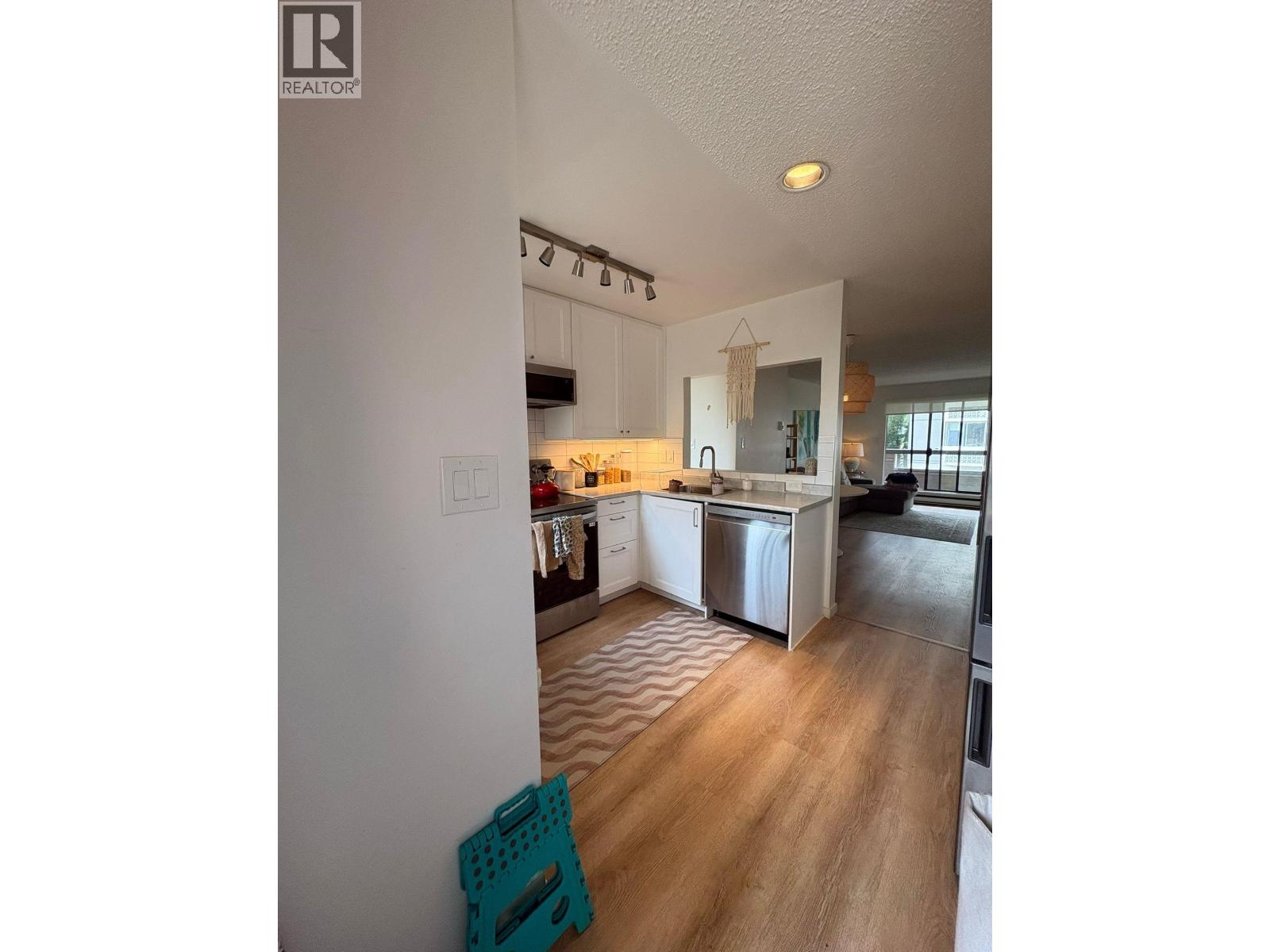 307 1363 CLYDE Avenue - photo 2