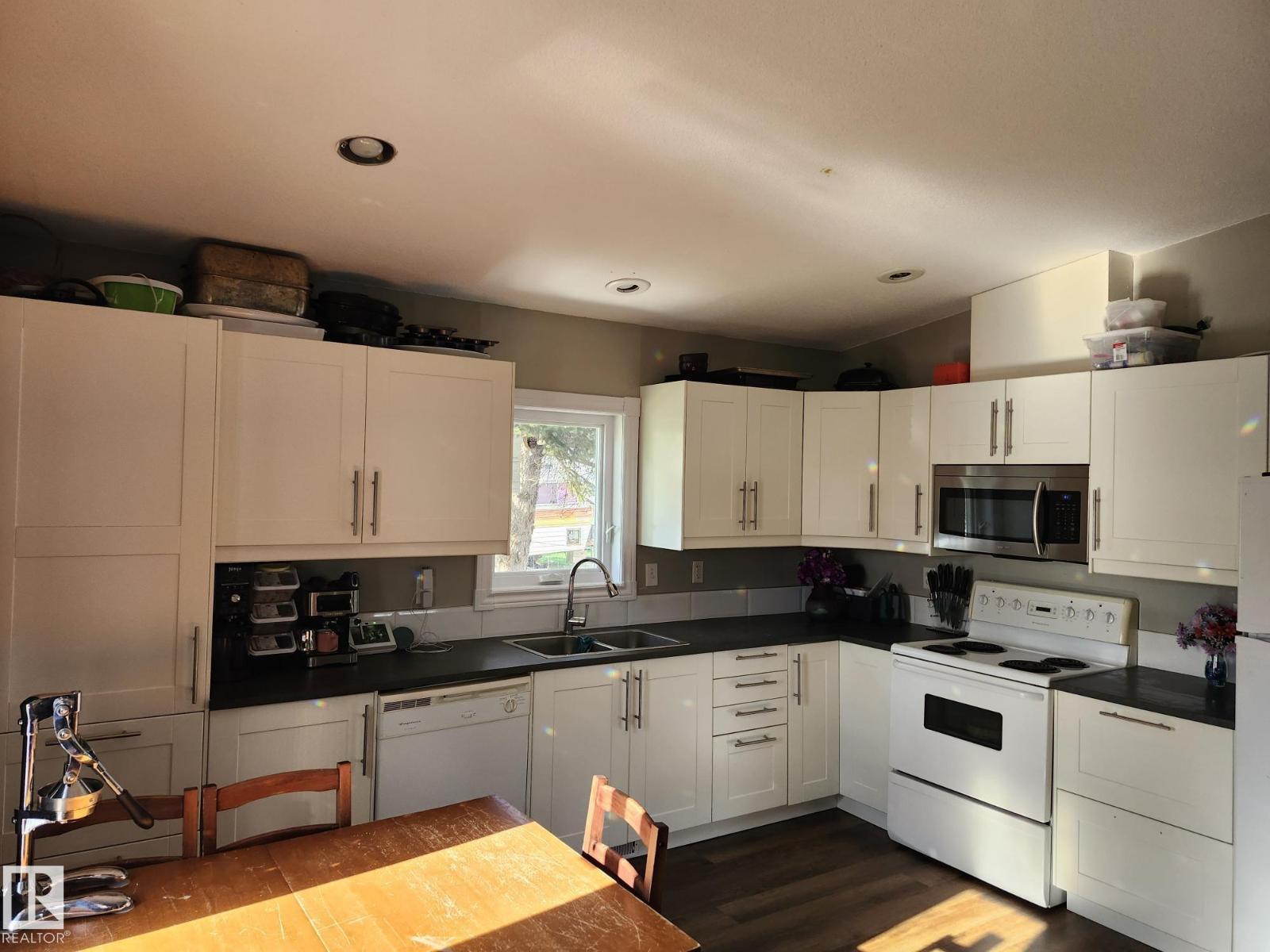 5273 50 ST - photo 4