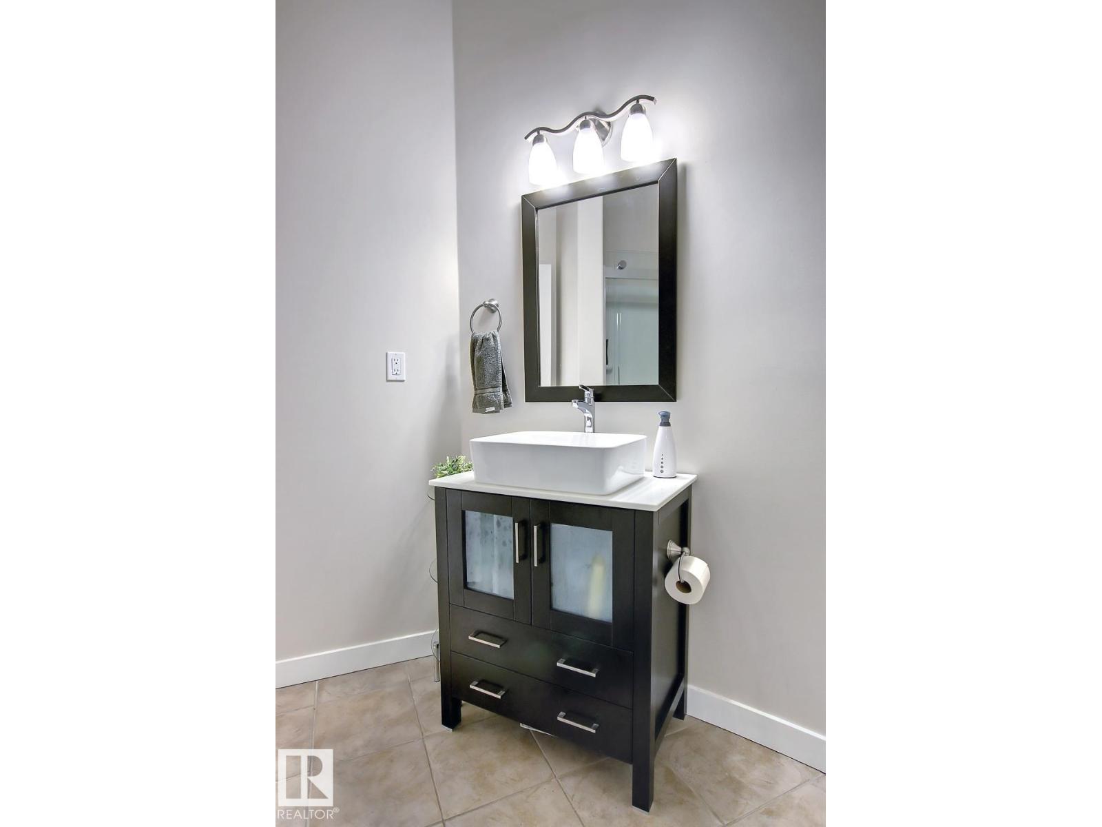 #102 10905 109 ST NW - 23