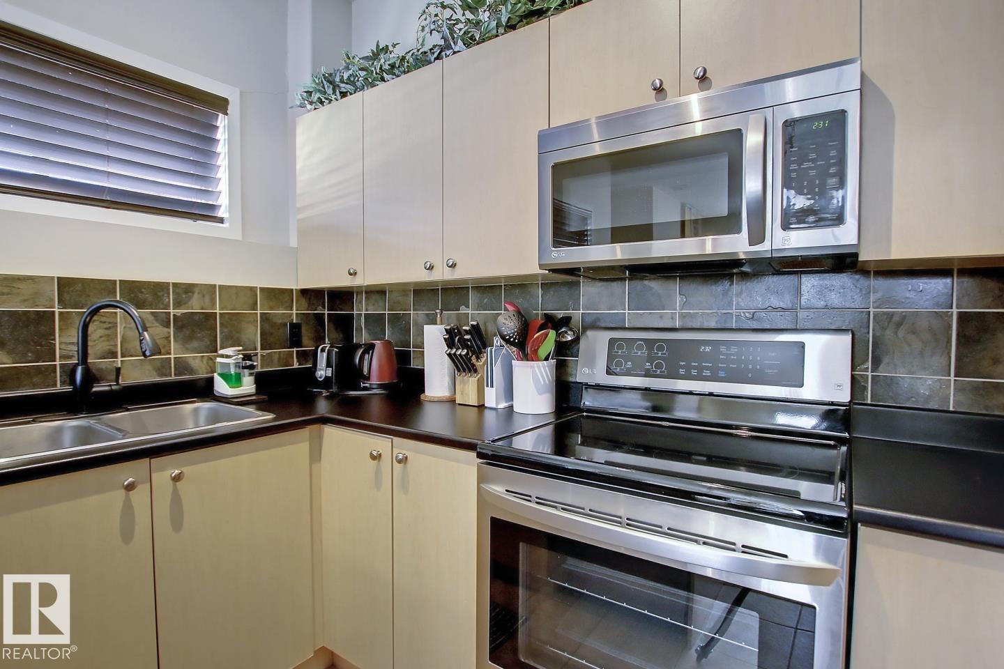 #102 10905 109 ST NW - 6