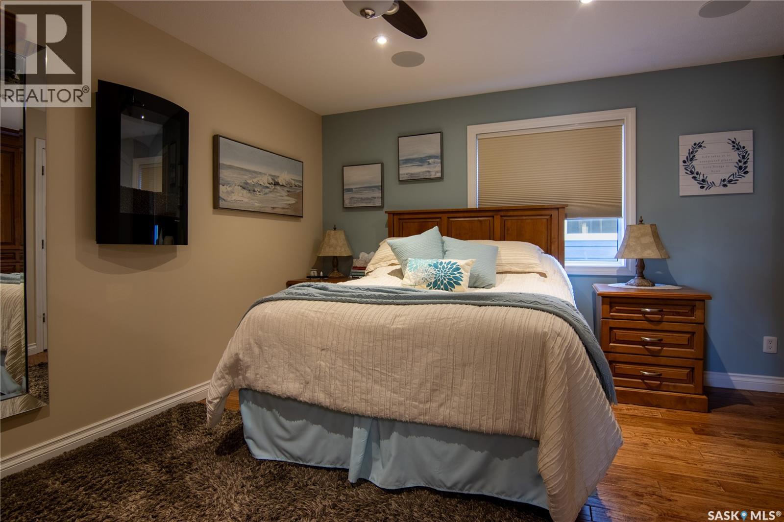 Surfside Drive East - 32