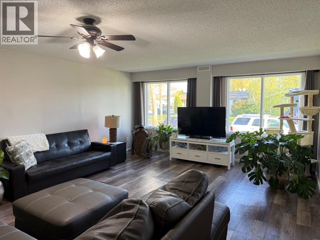 4804 37 Street - photo 4