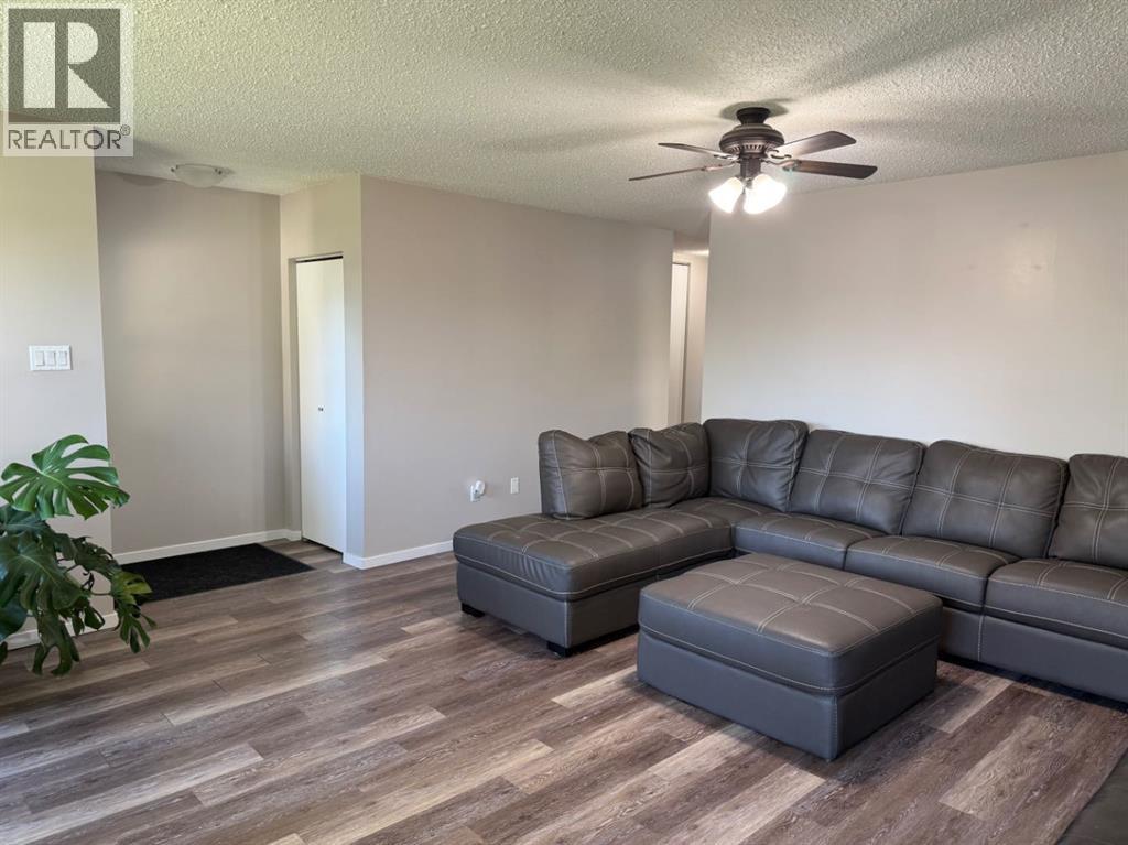 4804 37 Street — photo 7