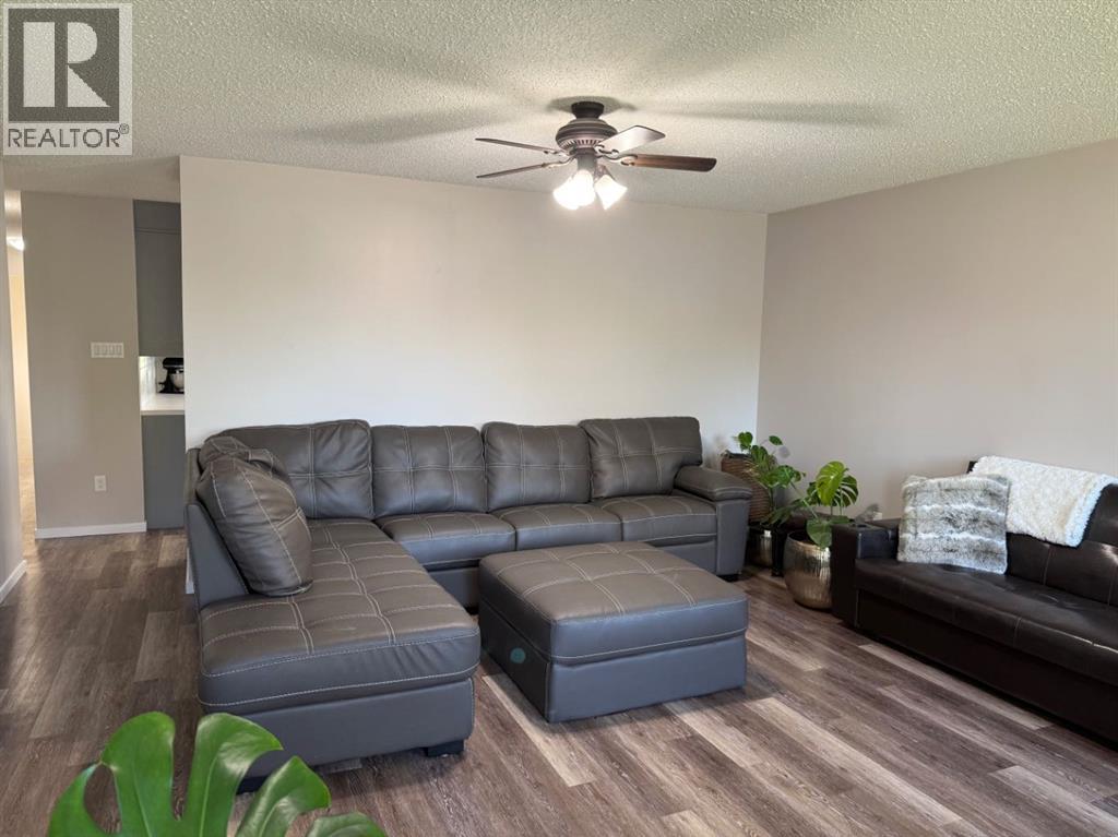 4804 37 Street — photo 6