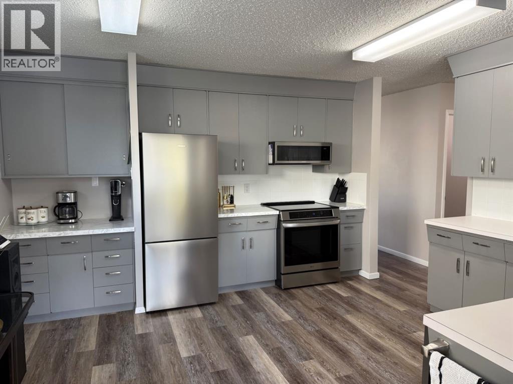 4804 37 Street — photo 10