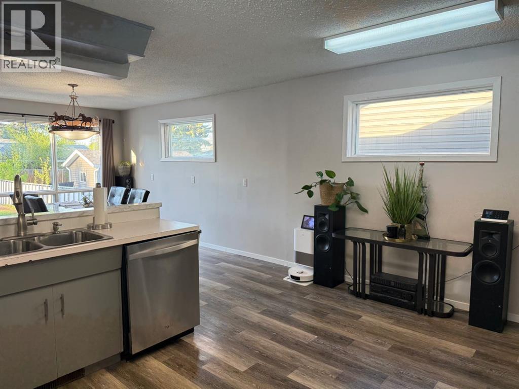 4804 37 Street — photo 8