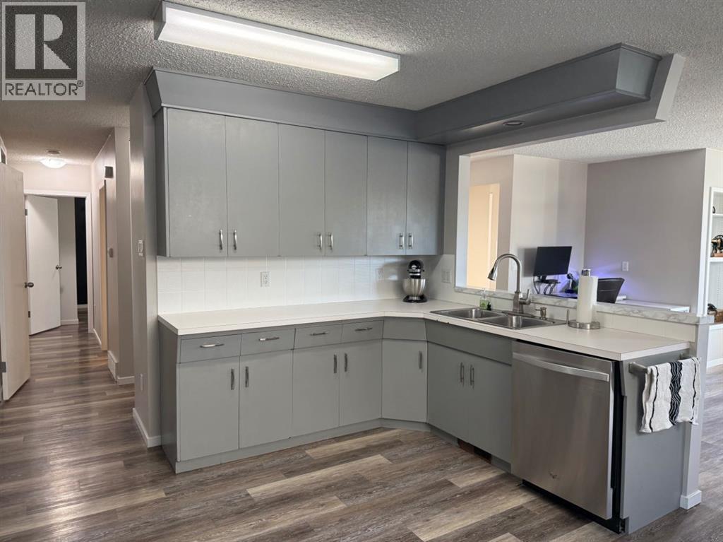 4804 37 Street — photo 9