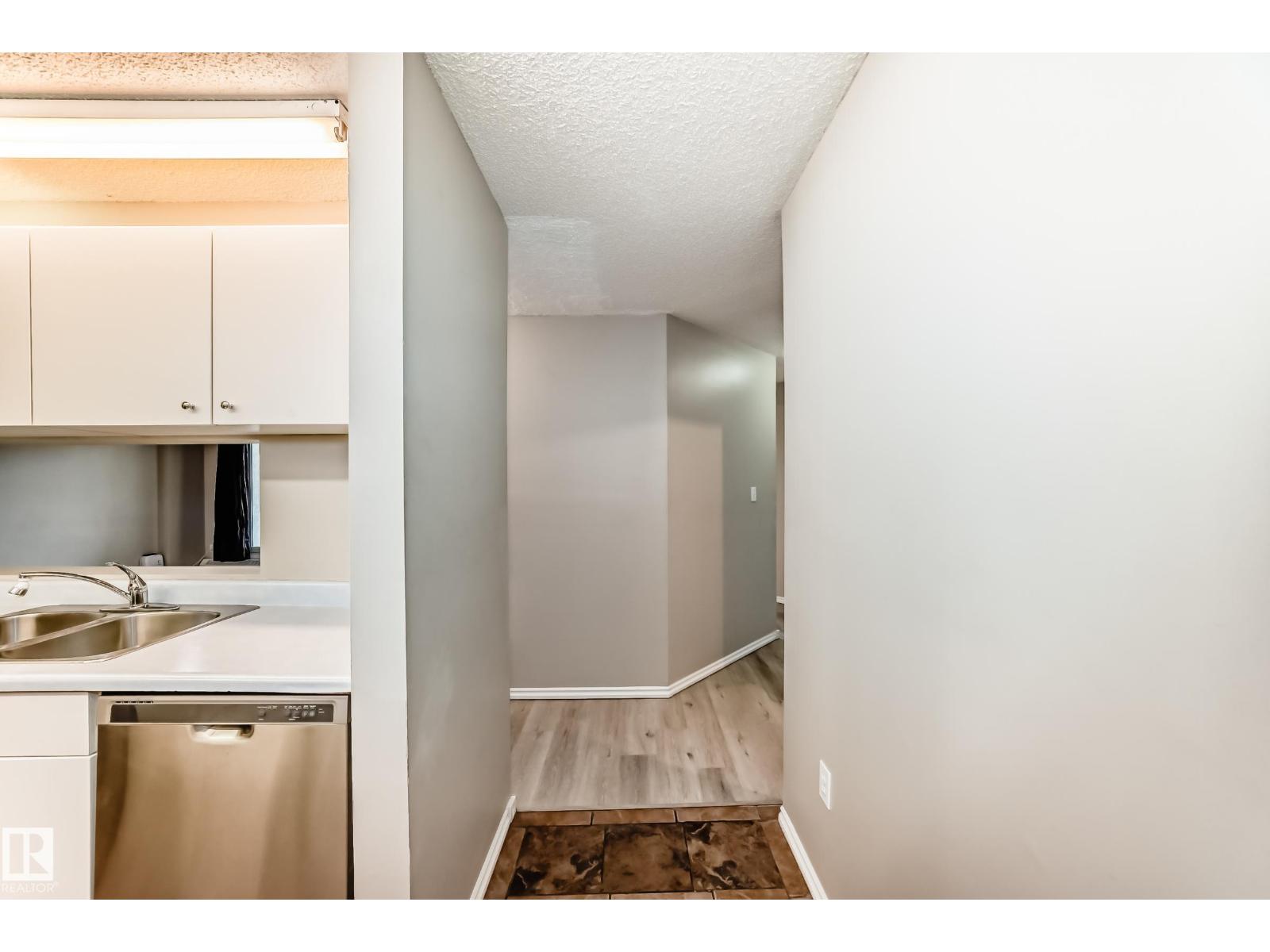 #204 2508 50 ST NW - 4