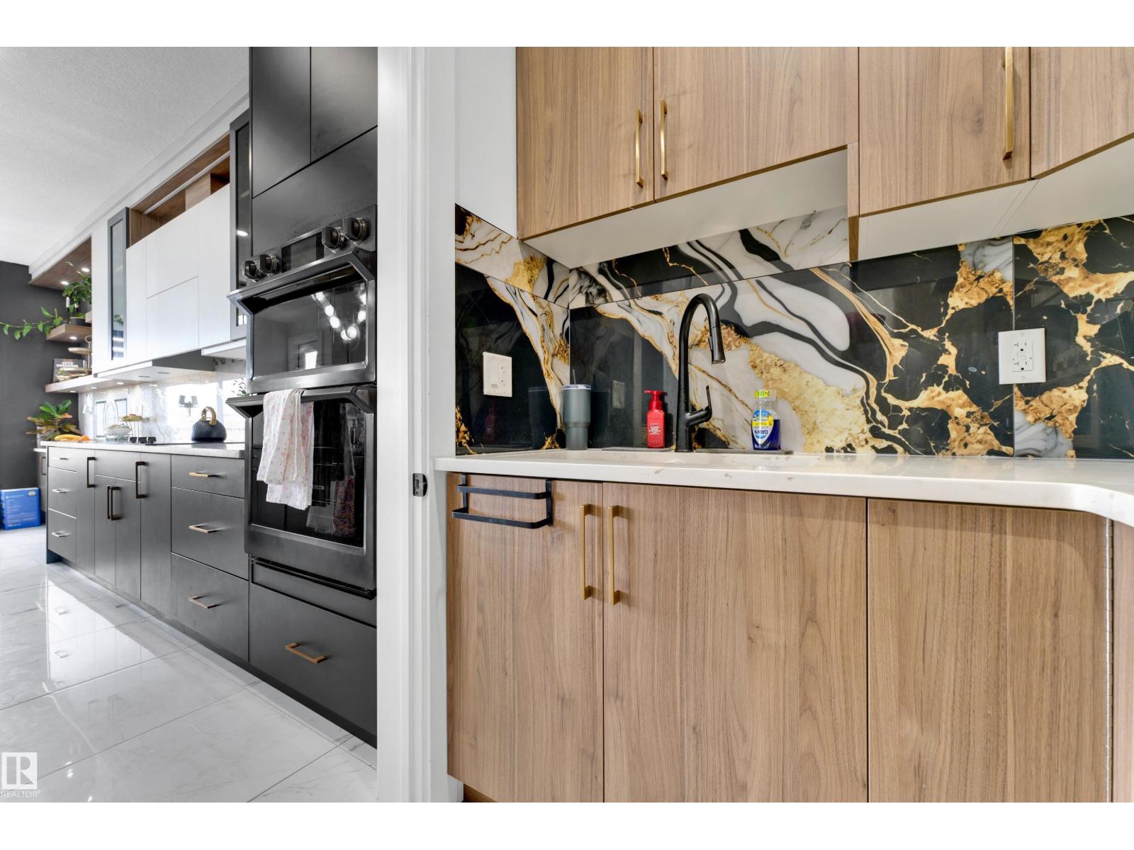 139 28 ST SW - 26